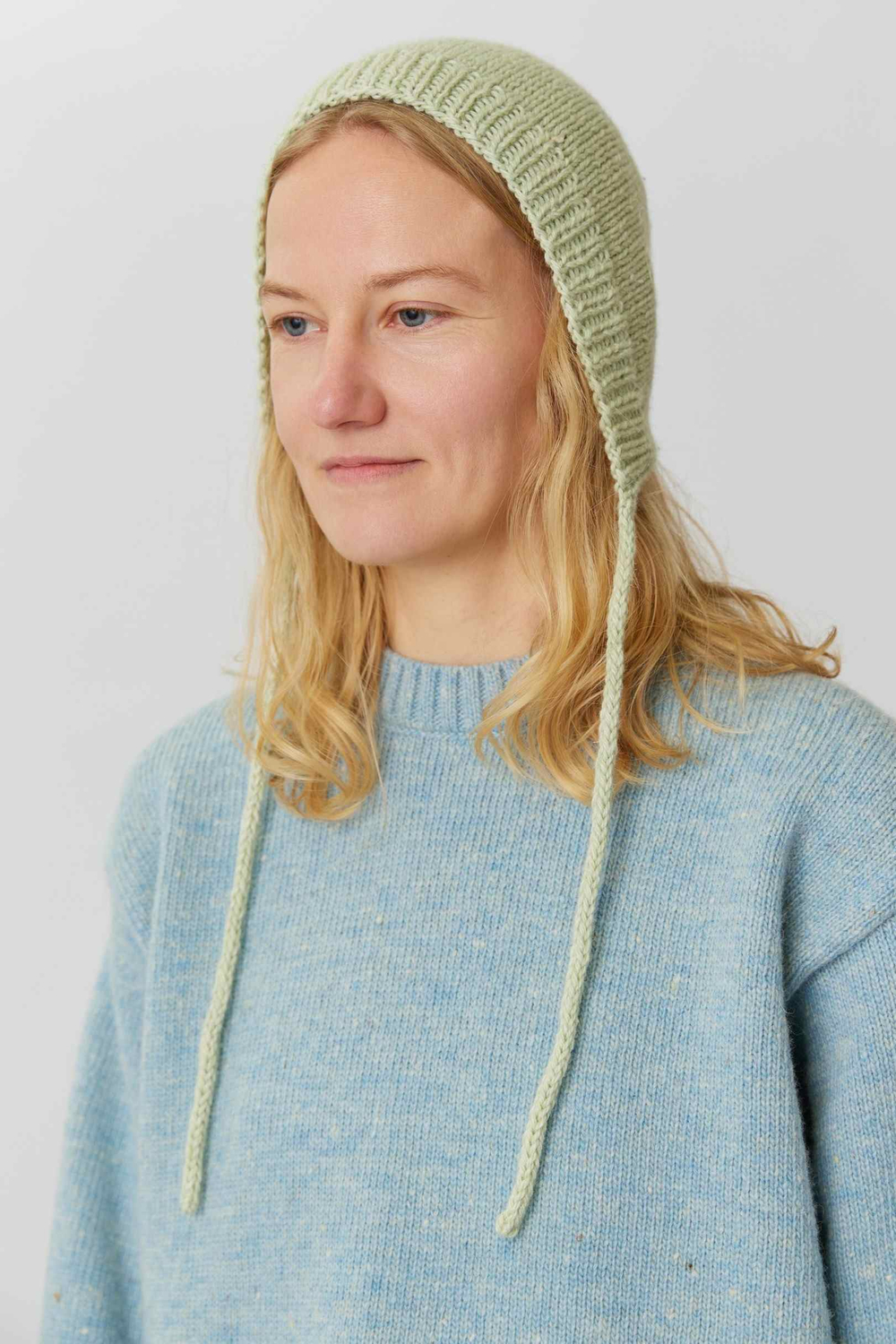 Чепчик яблочного цвета