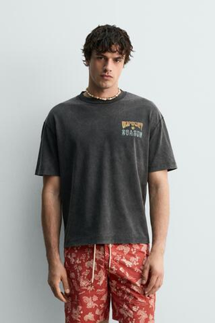 ZARA ФУТБОЛКА С ЭФФЕКТОМ ПОТЕРТОСТИ И ПРИНТОМ SURF, ТЕМНО-КОРИЧНЕВЫЙ