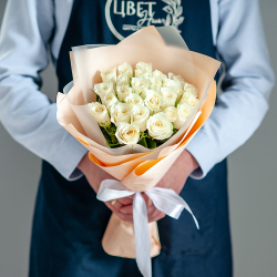 25 белых кенийских роз