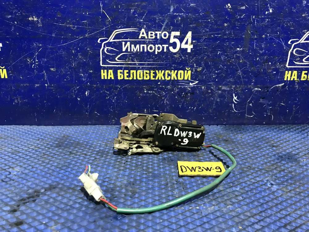 Замок двери задней левой MAZDA DEMIO 2000