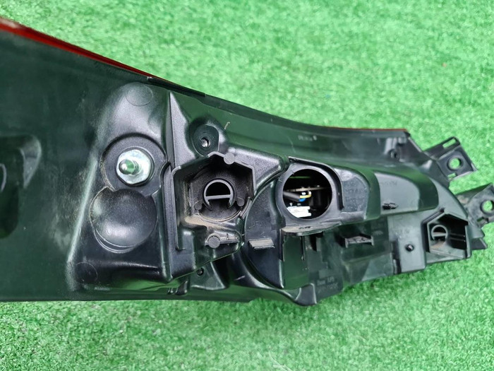 Фонарь правый внешний Toyota Camry XV70 17-нв LED