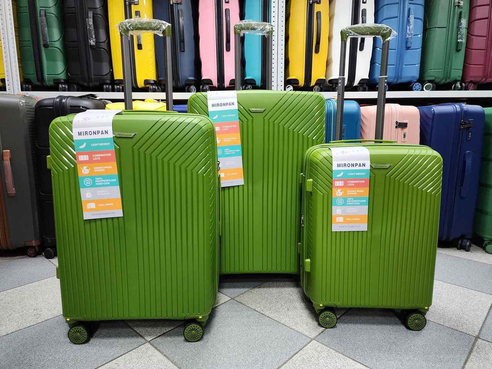 Чемодан Средний (М) полипропилен "Mironpan" съёмные колёса