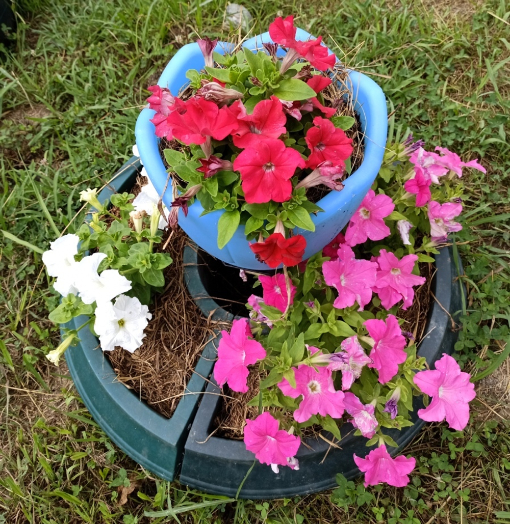 Садовый цветник Горка малая с вазонами 750+300, высота 500