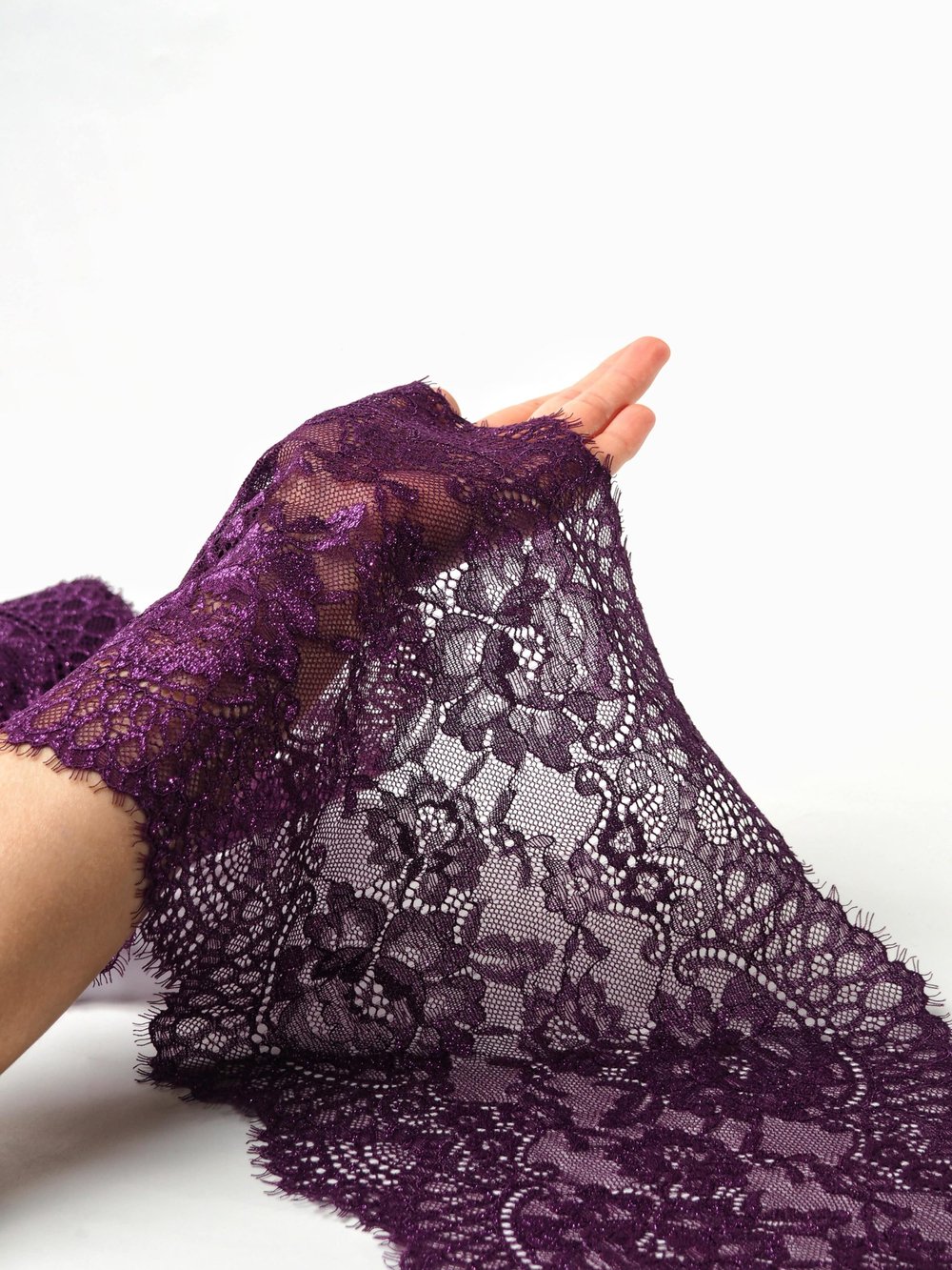 Кружево шантильи эластичное фиолетовое с люрексом ширина 22 см