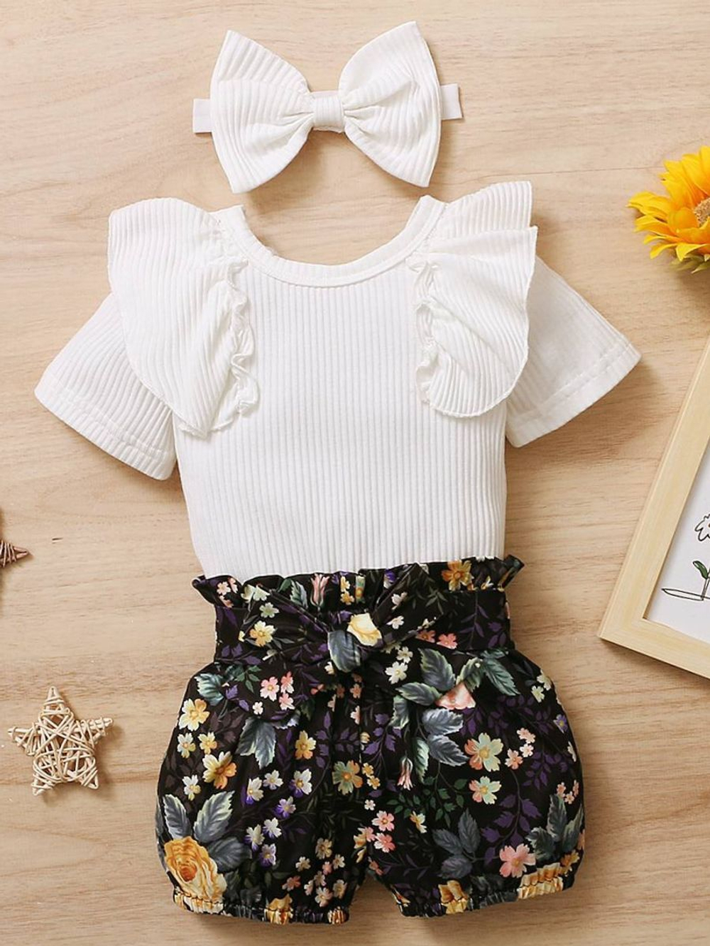 Летний костюм для девочки нарядный