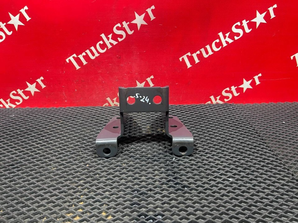 Кронштейн крыла заднего 2021г