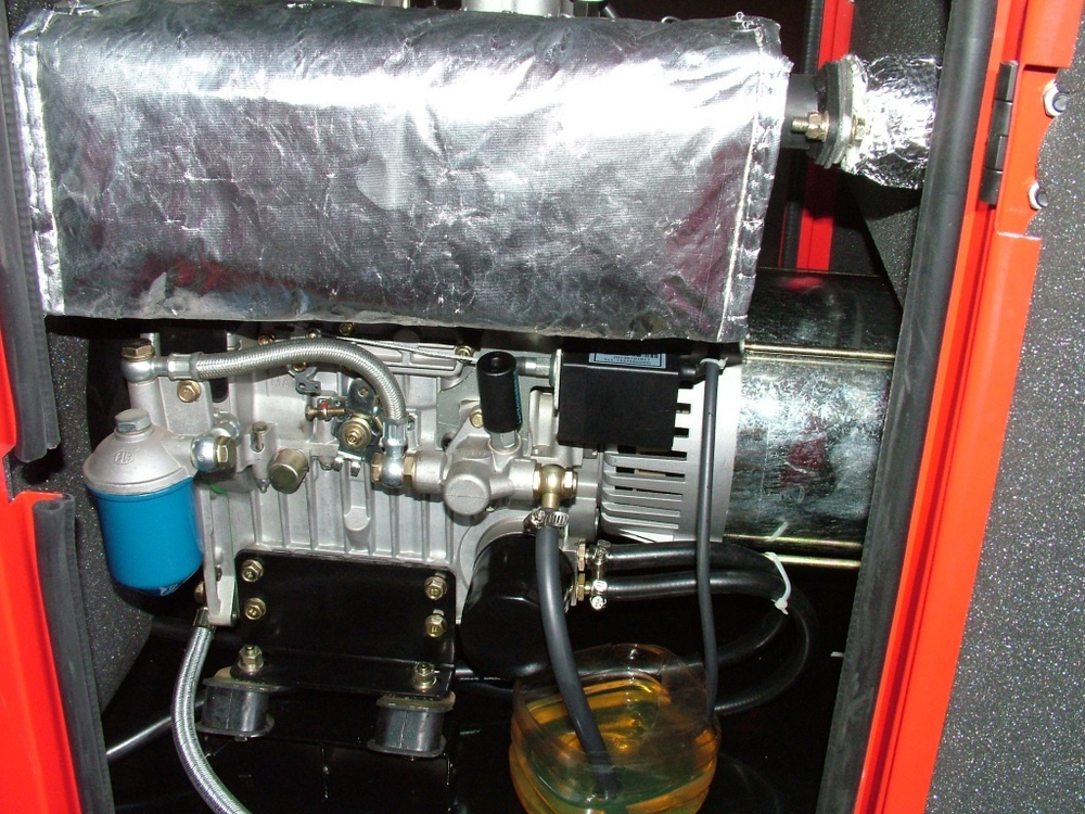 Дизельный генератор 10 кВт АМПЕРОС LDG12S в шумозащитном кожухе