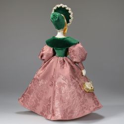 Сувенирная кукла с сумочкой в платье для прогулок