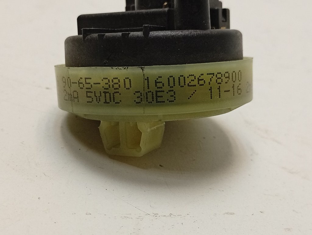 IWUB4085CIS кт59 Датчик уровня воды для стиральной машины Indesit 16002678900 б/у