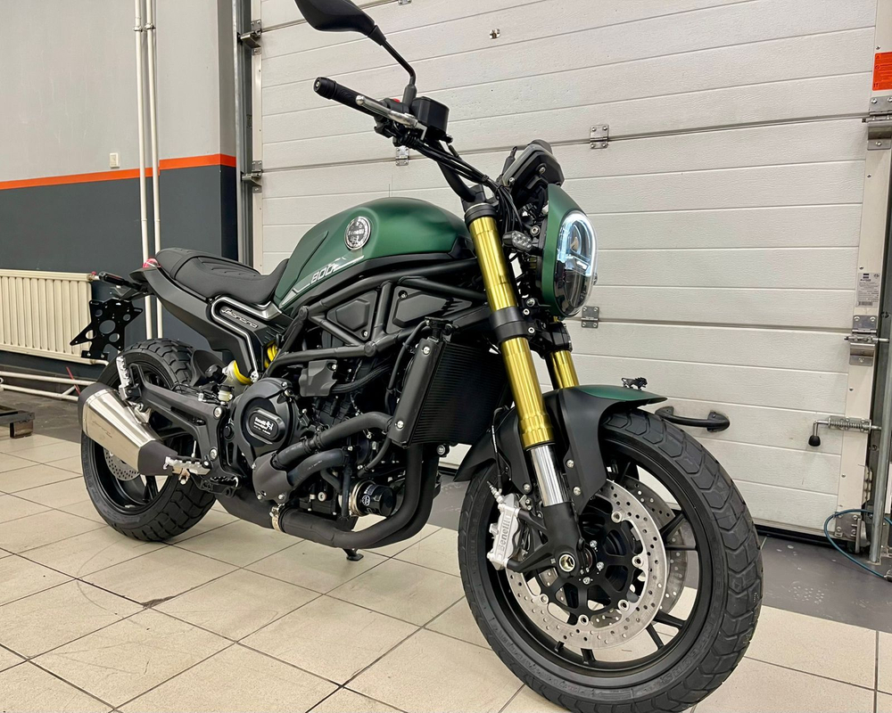 Benelli Leoncino 800 (Green)