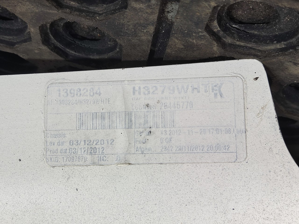 Облицовка фары левой