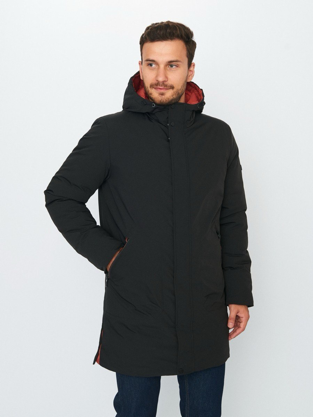 Пуховик черный с оранжевым отделкой внутри капюшона