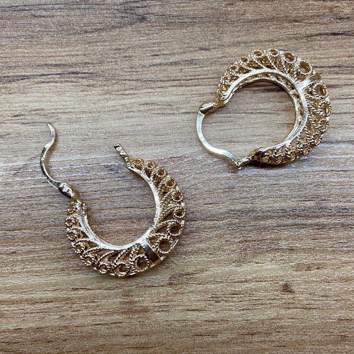 Серьги-булавки Xuping кольца узор завитки металл золотистый 2,7 см