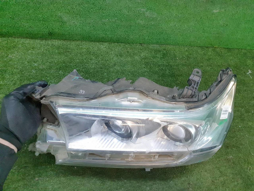 Битая Фара левая Toyota Land Cruiser 200 (2015-2021) LED