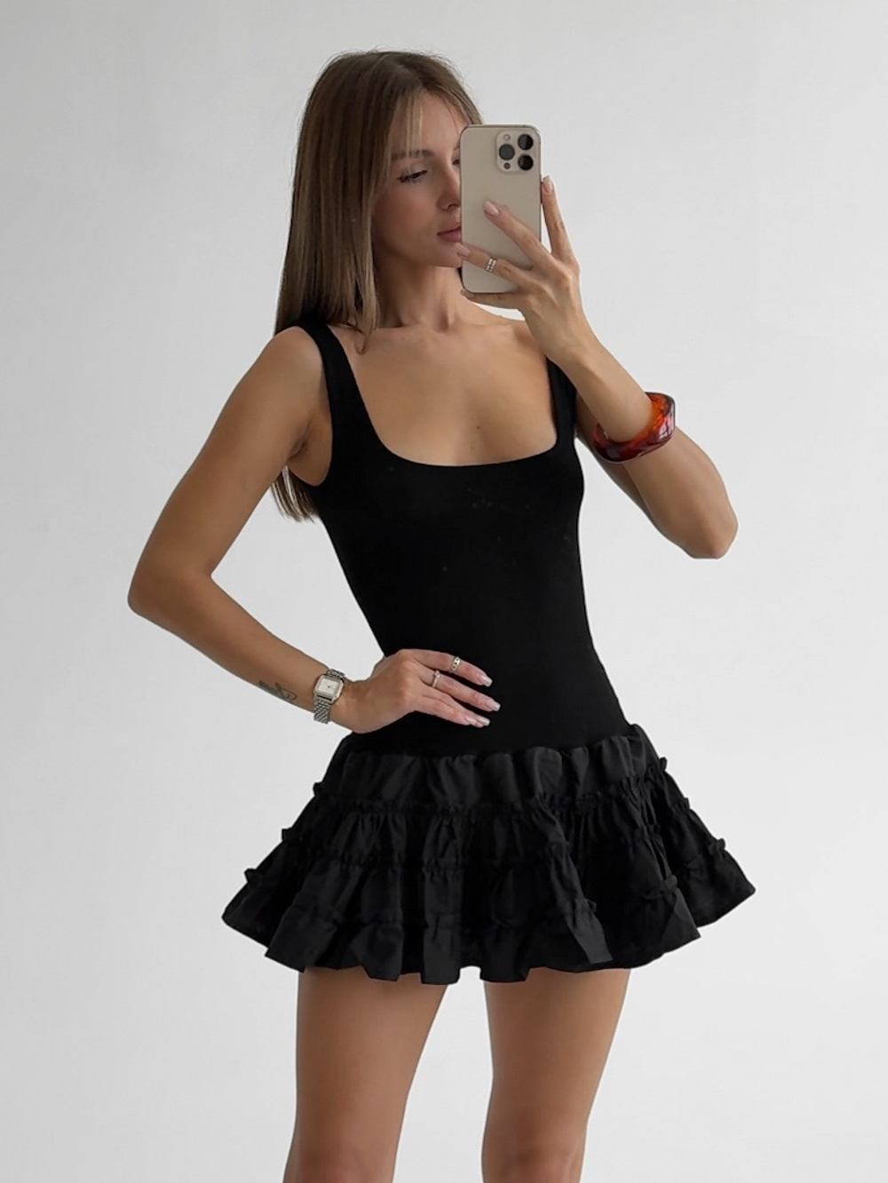 Платье трикотажное, короткое, на лямках, с пышной юбкой