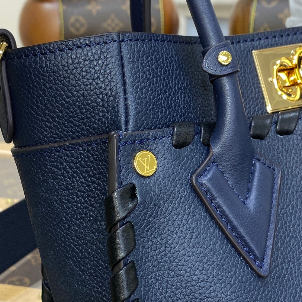 Louis Vuitton On My Side PM