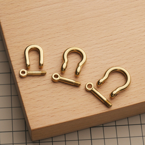 Латунная подковка с винтом