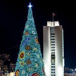 Светодинамическая елка каркасная - встроенная гирлянда: холодный свет - "Уральская" 27 м