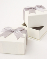 Подарочный футляр с бантиком для кольца и серёг