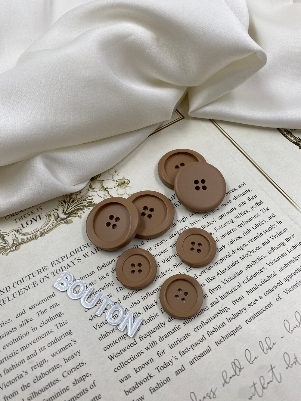 Пуговицы на прокол светло-коричневые матовые с подкрученным ободком
