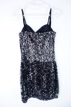 Платье Modis усыпанное пайетками, визуально 40 размер