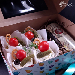 Закусочный Капкейк набор для мужчины. Кондитерская Sweet Visors Сладкие Козырьки. Кондитер Светлана Дегтерева. Десерты ручной работы на заказ в СПБ.