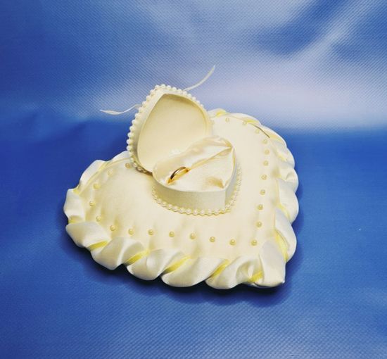 Подушечка для колец со шкатулкой "Сердце"