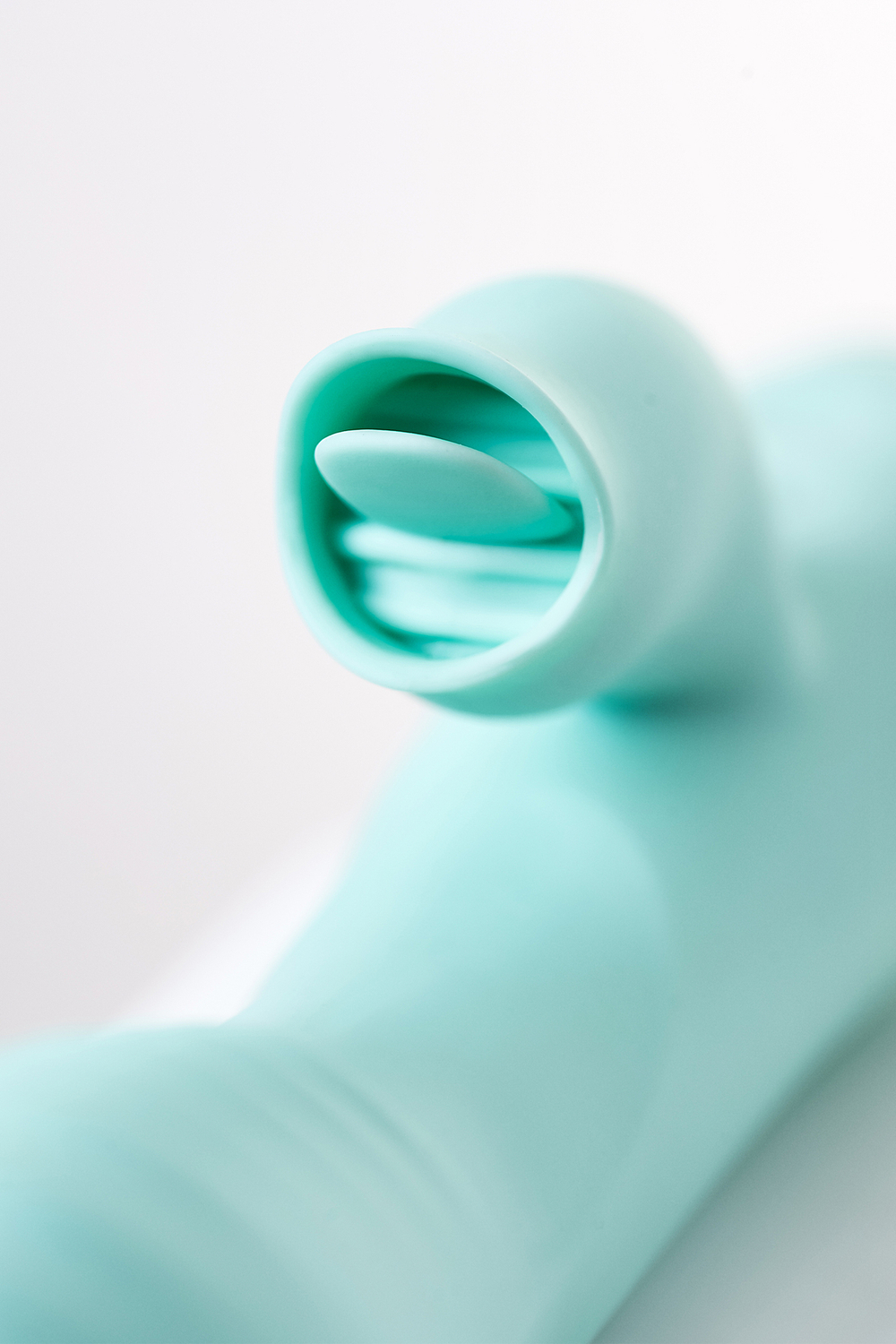 Вибратор с клиторальным стимулятором и язычком Milo мятный 20 см