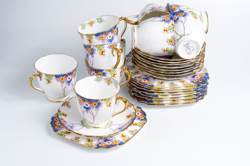 Девять чайных трио из сервиза Woodland в стиле ар-деко