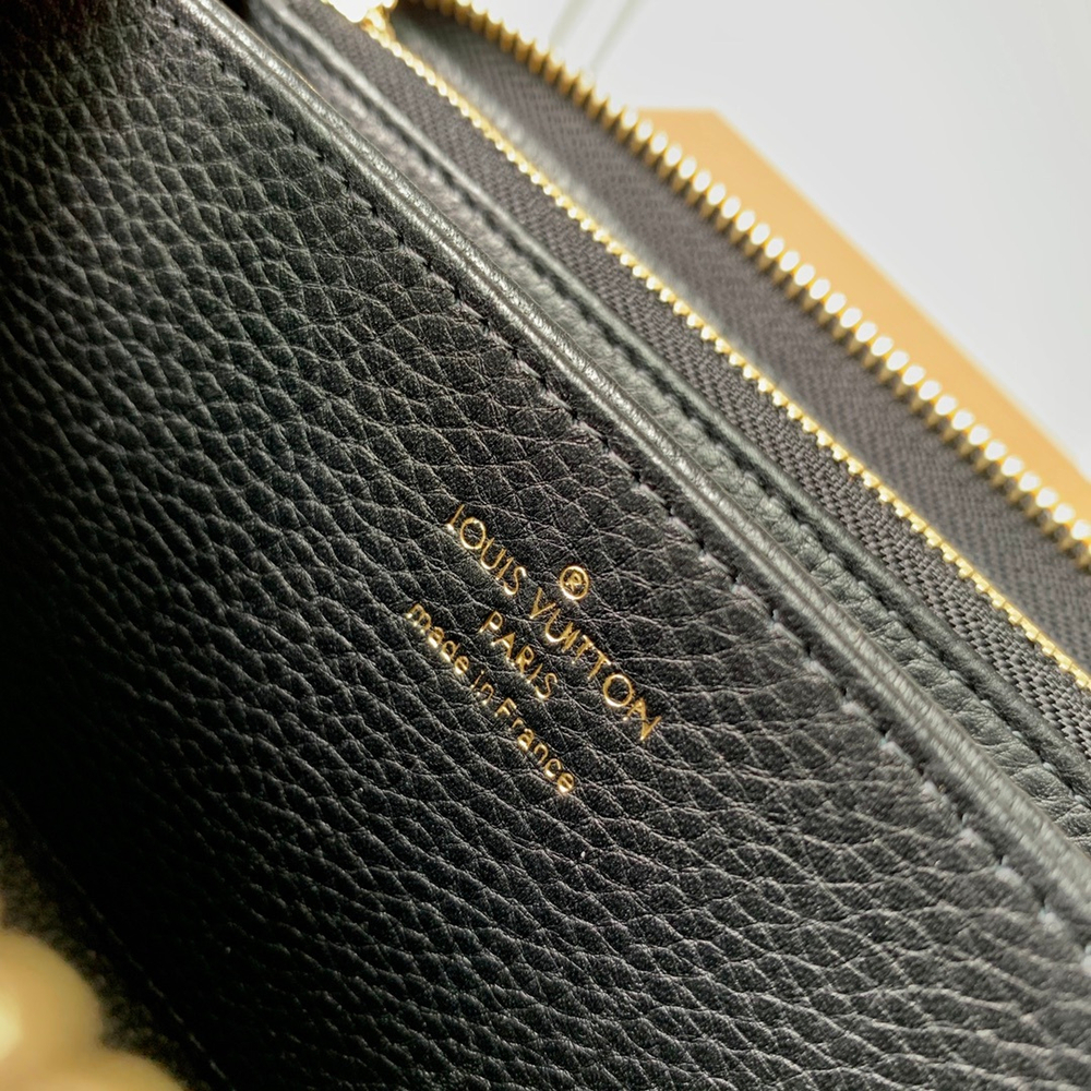 Louis Vuitton Zippy Wallet