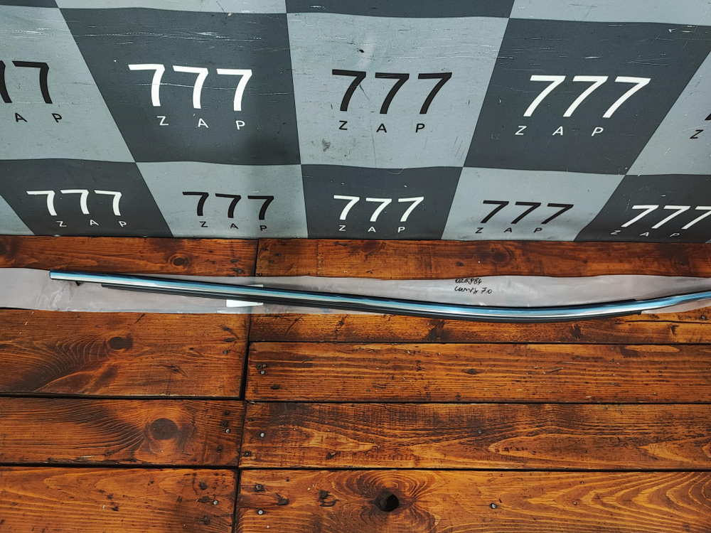 Молдинг стекла переднего правого Camry XV70 Новый Оригинал 7571033170