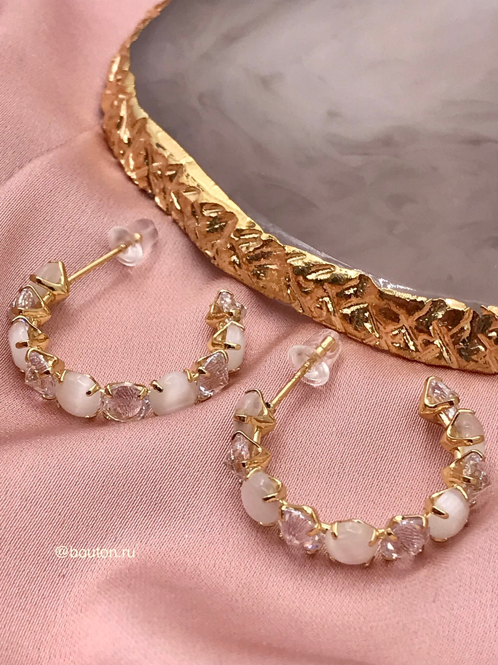 Серьги полукольца со стразами и лунными камнями