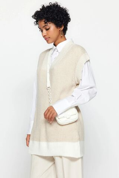 Свитер из трикотажа TCTAW24UV00000 Салоник с V-образным вырезом и цветными блоками из камня TCTAW24UV00000