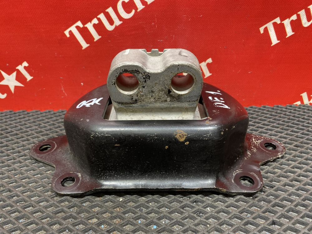 Подушка двигателя задняя левая 2023г