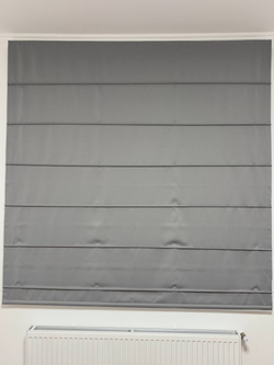 Римская штора день-ночь из тканей Ecobella арт. Efes blackout col. 117 и тюль Nope арт. Crep col. 500