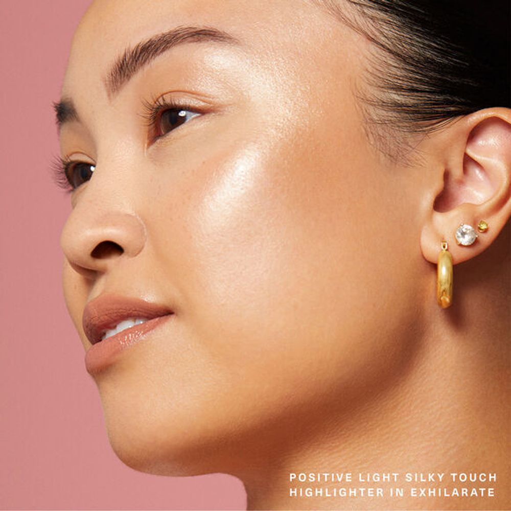 Хайлайтер RARE BEAUTY Positive Light Silky Touch Highlighter - Exhilarate