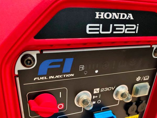 Особенно мощный инверторный генератор Honda EU32i