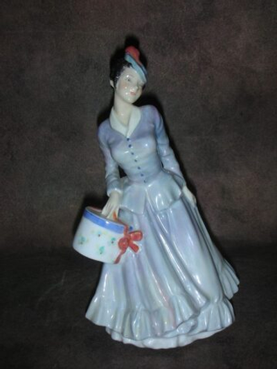 Статуэтка. Фарфор. Дама Мидинетт. Royal Doulton. Англия