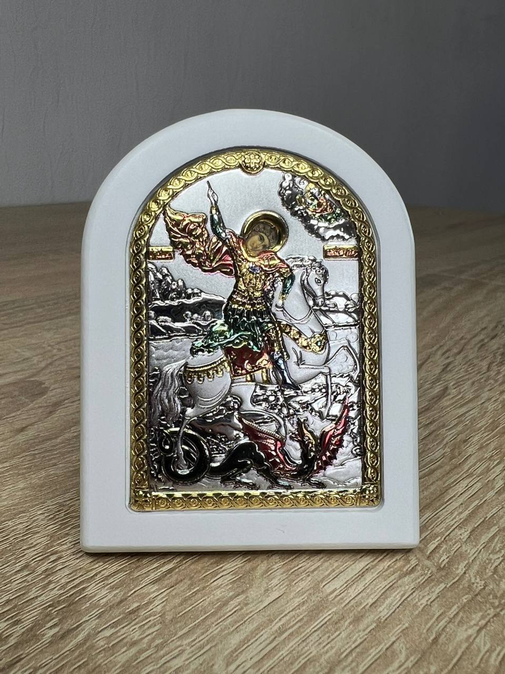 Георгий Победоносец, икона арочная, белое дерево, эмаль 57х75