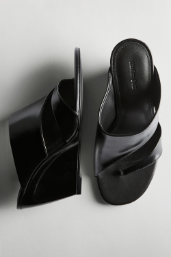 Massimo Dutti Кожаные сандалии на танкетке, черный