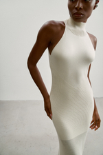 Платье ESSENTIAL с открытой спиной, молочный