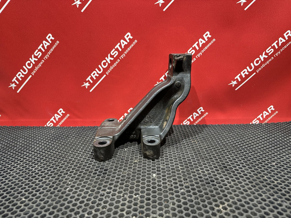 Кронштейн двигателя передний левый