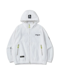 Нейлоновая ветровка с капюшоном