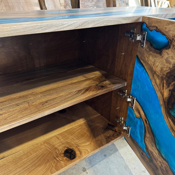 Буфет из ореха с жемчужно-бирюзовой смолой