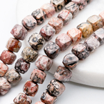 Риолит бусины, куб с огранкой, размер около 6,6-6,8 мм, цена за 13-14 шт (1/4 нити)