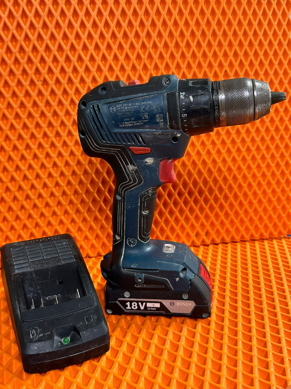 Дрель-шуруповерт Bosch GSR 18V-50