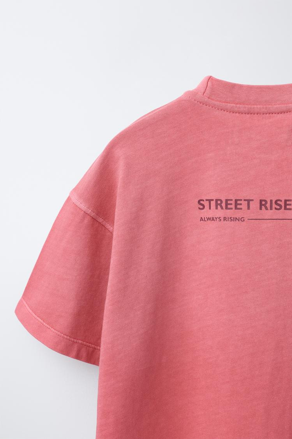 ZARA КОМПЛЕКТ ИЗ ФУТБОЛКИ И ШОРТОВ С НАДПИСЬЮ, КРАСНЫЙ