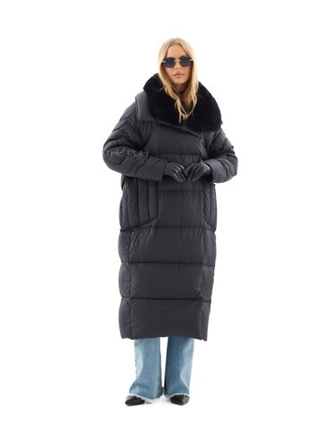 Длинный черный пуховик с мехом песца