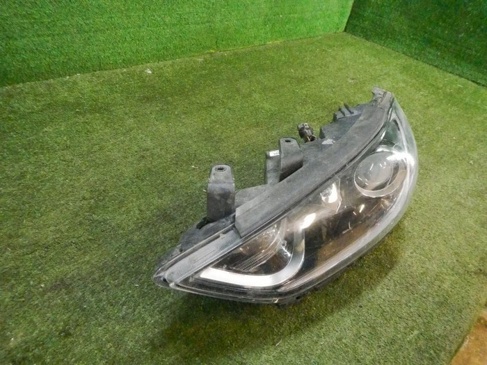 Битая Фара левая Hyundai Elantra 6 AD (2015-2019) ксенон