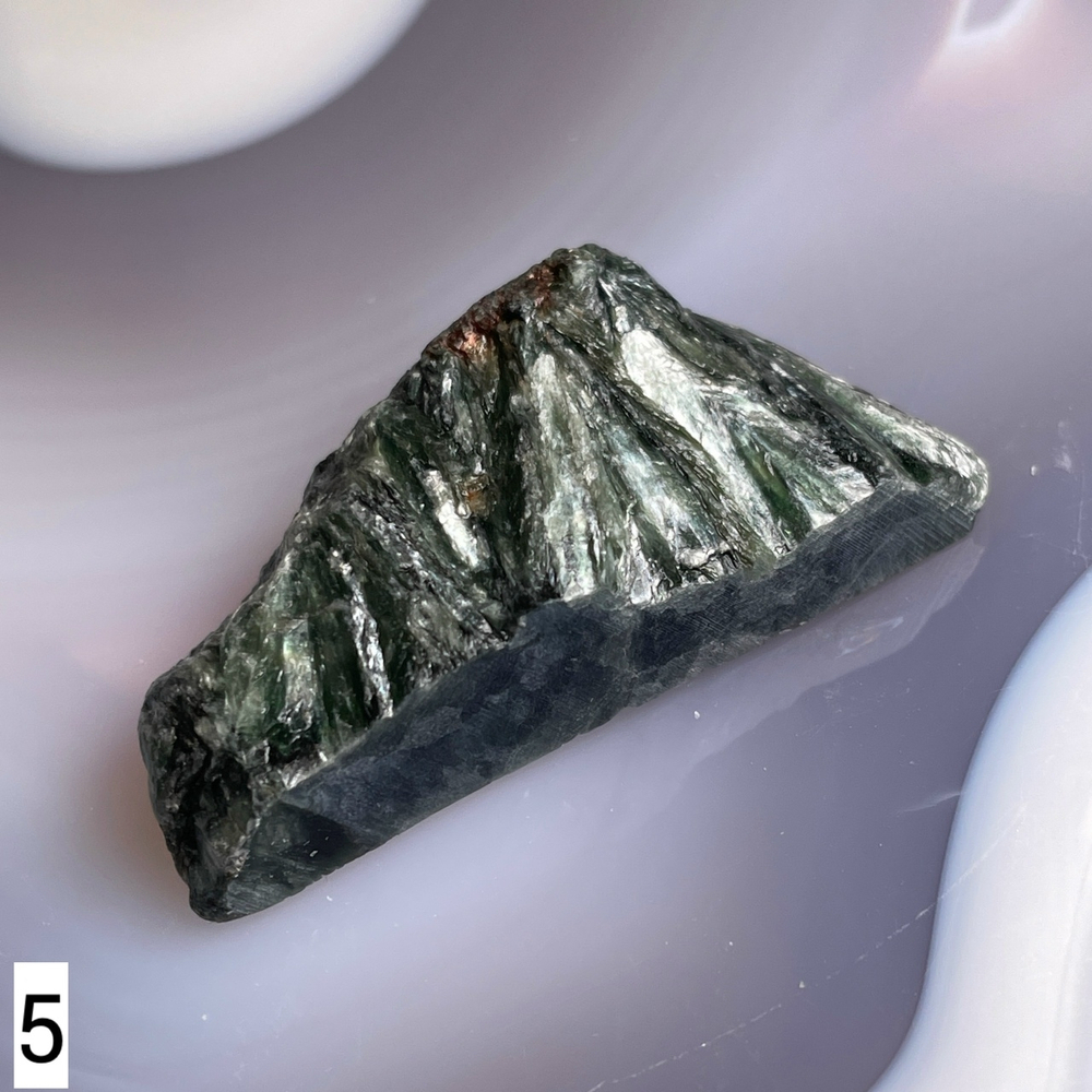 62997 Серафинит необработанный срез 42-58мм №5--57